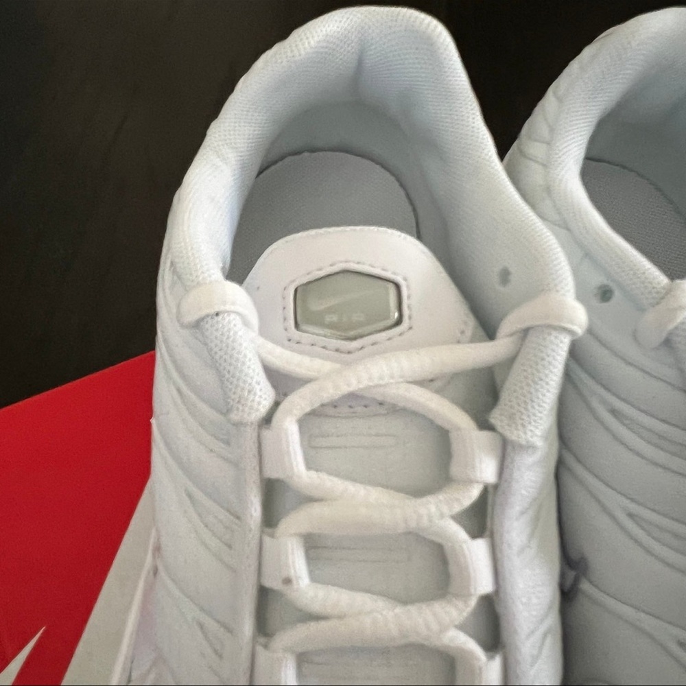 ✔️New✔️ NIKE Air Max Plus GS Triple White - Picture 7 of 10